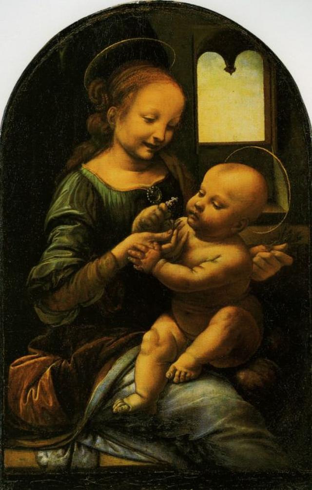 画像: レオナルド・ダ・ヴィンチ作の『ブノアの聖母』(1478年)。聖母マリアと幼いキリスト頭の後ろにあるのが"ヘイロー"です。 en.wikipedia.org
