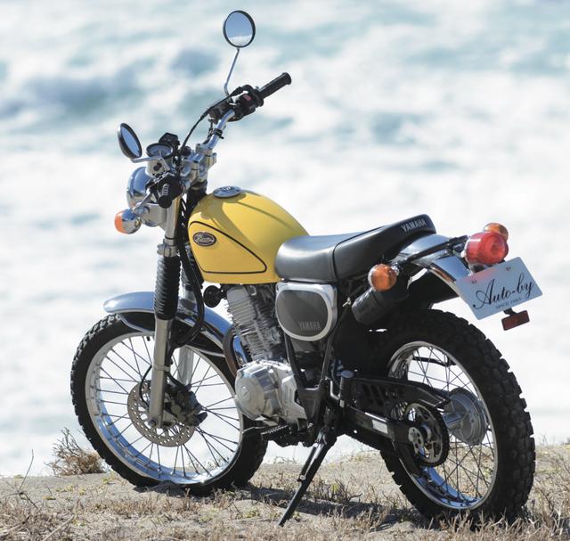 画像: 【1997 YAMAHA BRONCO】 セローをベースに DT-1をイメージしたスクランブラー。 前後メッキフェンダーにフロント19インチ、ゼッケン風のサイドカバーでクラシックムードを演出する。 ●エンジン形式:空冷4ストOHC2バルブ単気筒 ●排気量:223cc ●最高出力:20PS/8000rpm ●最大トルク: 1.9kg-m/7000rpm ●車両重量:108kg ●タイヤサイズ:2.75-19・120/80-18 ●当時価格:39万9000円