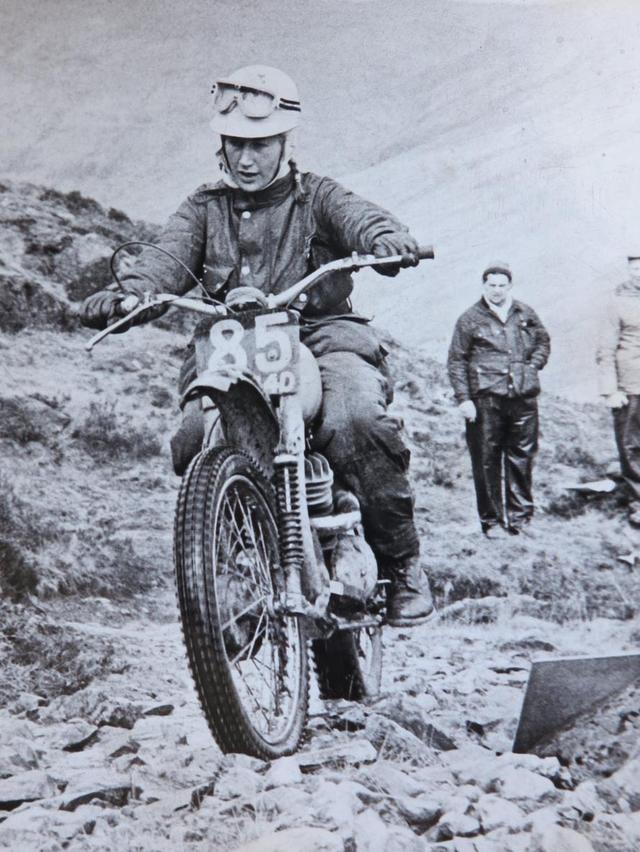 画像: こちらは1967年のSSDT(スコティッシュ6日間トライアル)にグリーブスで参加するレネーの勇姿です。 www.reneebennett.co.uk