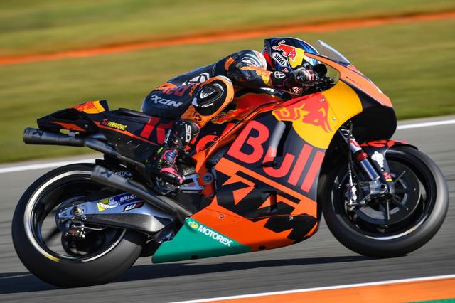 画像: 2017年、KTMはMotoGPクラスをブラッドリー・スミス(写真)、ポル・エスパルガロとともに戦いました。奇しくも2人は、ヤマハ時代をテック3で過ごしています。 www.motogp.com
