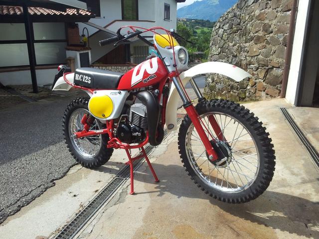 画像: レゴラリータ(エンデューロモデル)のアプリリアRC125。モトクロッサーのMX125とともに、アプリリアのヒット作になりました。 www.pinterest.jp