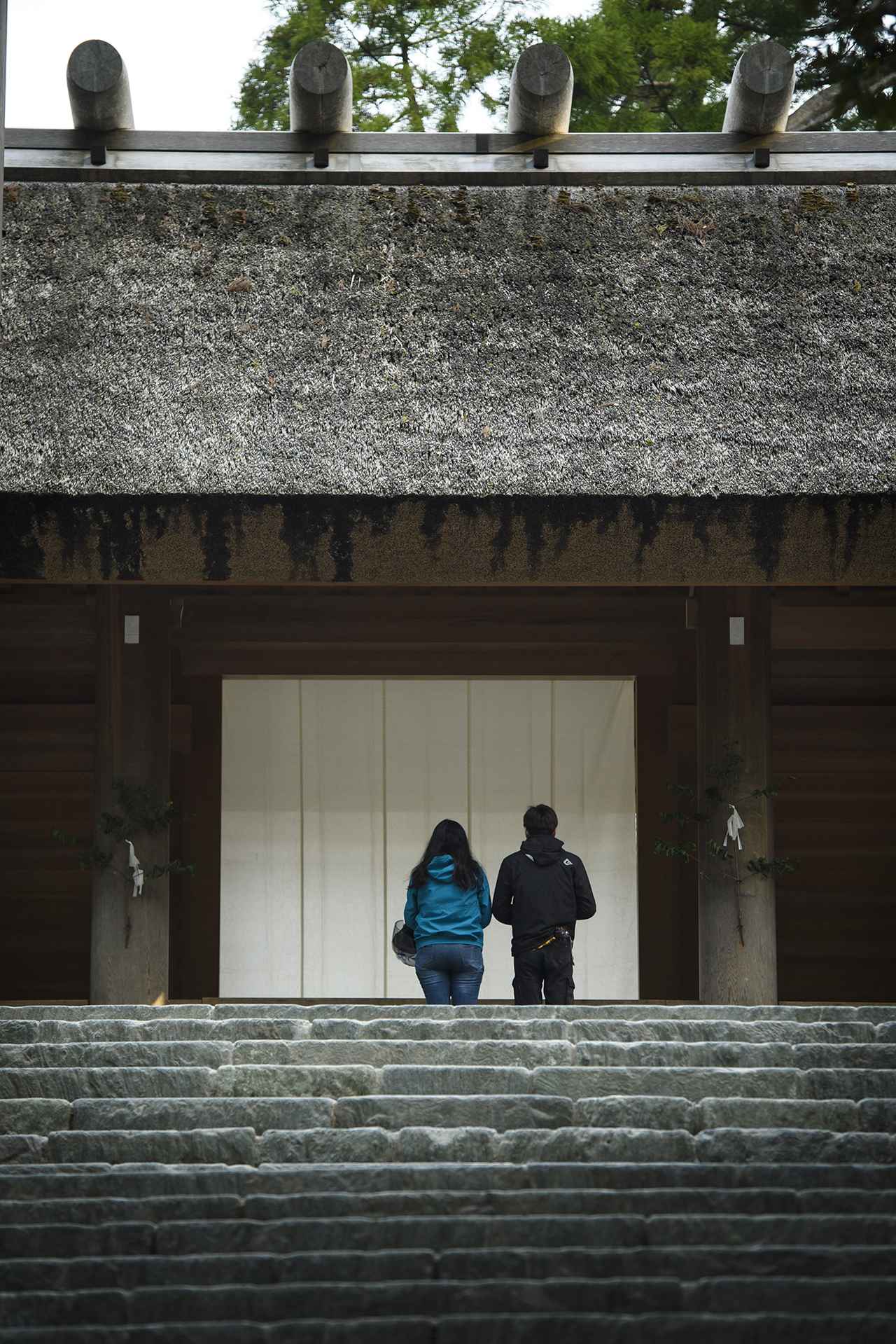 画像4: 早朝の伊勢神宮でヴェルシスXが神々しい