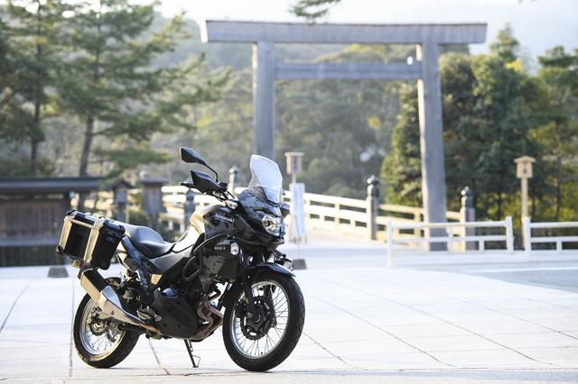 画像1: 早朝の伊勢神宮でヴェルシスXが神々しい
