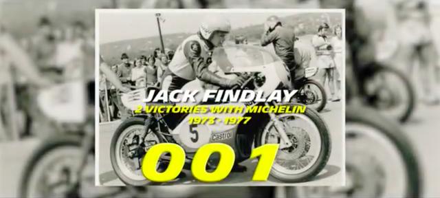 画像: 記念すべき1勝目をプレゼントしたのは、J.フィンドレーでした。なお20年以上のGPキャリアを持つライダーは、フィンドレーのほかA.ニエト、L.カピロッシ、そしてV.ロッシしかいません。プライベーターだったフィンドレーはこの中で唯一GPタイトルを獲っていませんが、それは彼の偉大さを損ねるものではないでしょう。 www.youtube.com