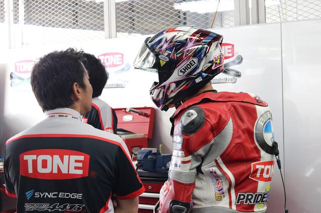 画像1: 命をかけて走るライダー!!