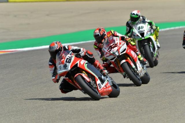 画像: SBKアラゴン・レース1で8位になったジョルディ・トーレスとMVアグスタF4(ゼッケン81)。 www.motorcycledaily.com