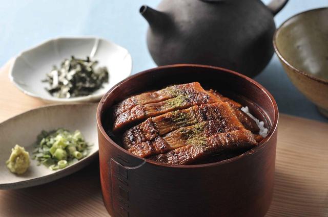 画像: 「名古屋名物 ひつまぶし1箱(約1~2人前)」¥3600(税別・送料込) 贅刻み蒲焼き60g×2袋、 だし200ml×1袋、 たれ10ml×3袋、 刻み海苔×1袋、 感想ねぎ1袋、 わさび1袋、 山椒1袋【冷蔵】