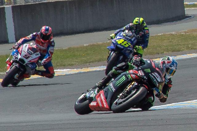 画像: 5番のJ.ザルコ(ヤマハ)は転倒リタイアに終わりました・・・地元のファンもガッカリでしょうね。 race.yamaha-motor.co.jp