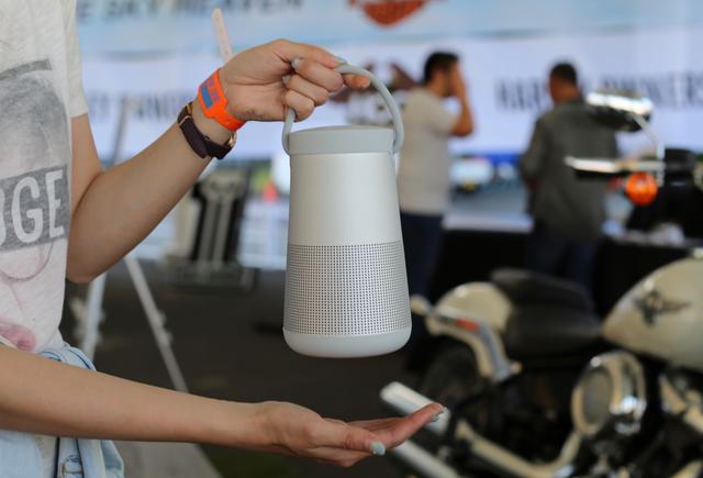 画像: コンパクトなボディにデュアルパッシブラジエーター、トランスデューサー、360°の音響デフレクターといったテクノロジーが搭載されていることにより、高品質な低音と均一した音声を広範囲に再生することが可能なのだという。