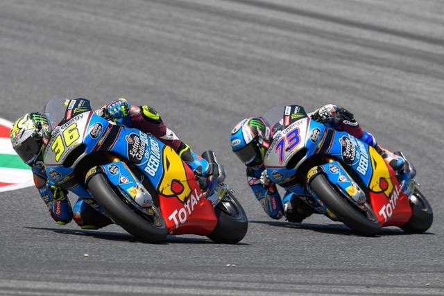 画像: Moto2で、Eg 0,0 Marc VDSのライダーとして参戦するJ.ミル(左)。後ろを走るのはチームメイトのA.マルケスです。 www.motogp.com