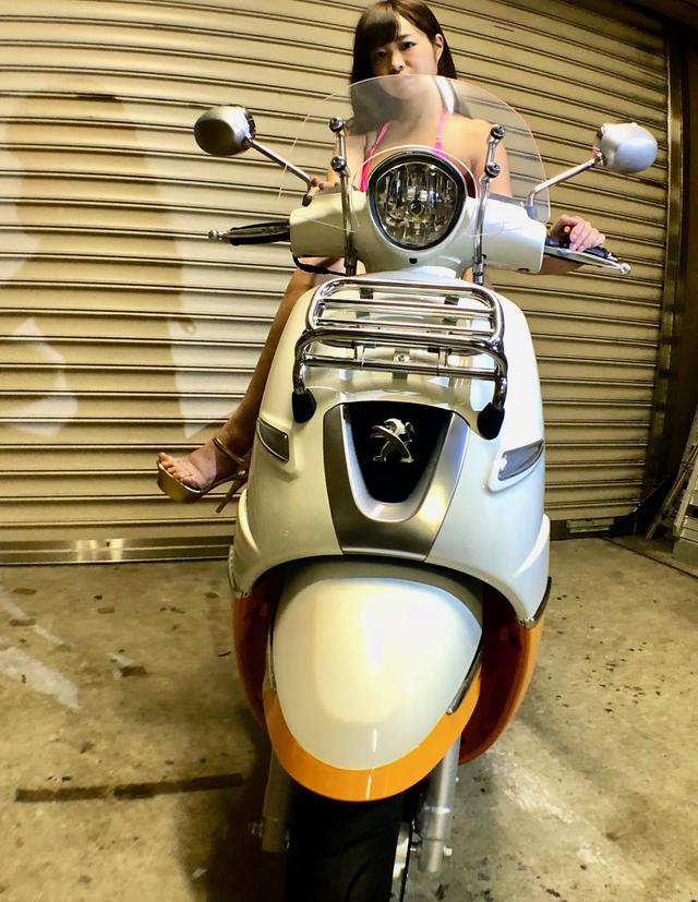 画像2: 【Beauty & Bike】璃彩と澪とプジョー ジャンゴ Vol.03