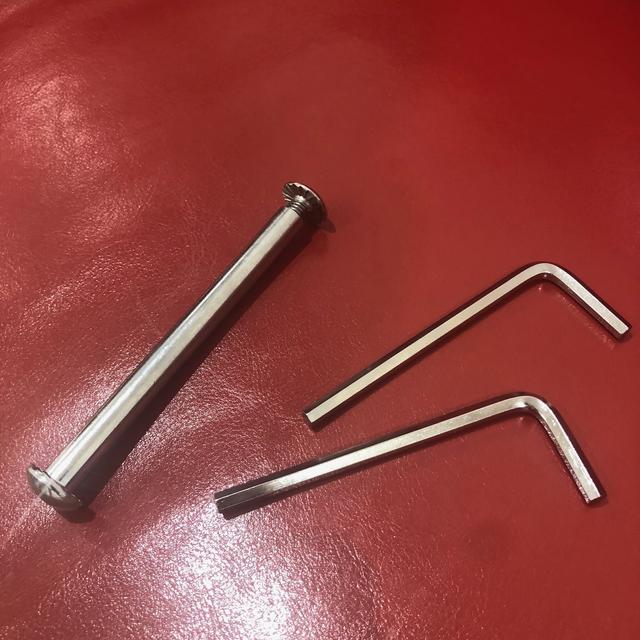 画像: これが工具。三種類しかありません。必要ないってこと?
