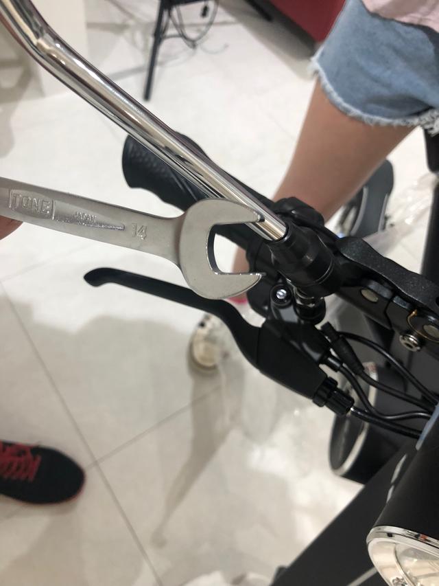 画像: 14mm スパナ。安いんで買いましょう。