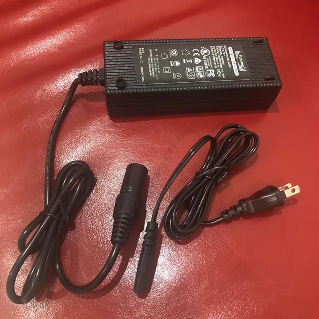画像: 充電器!