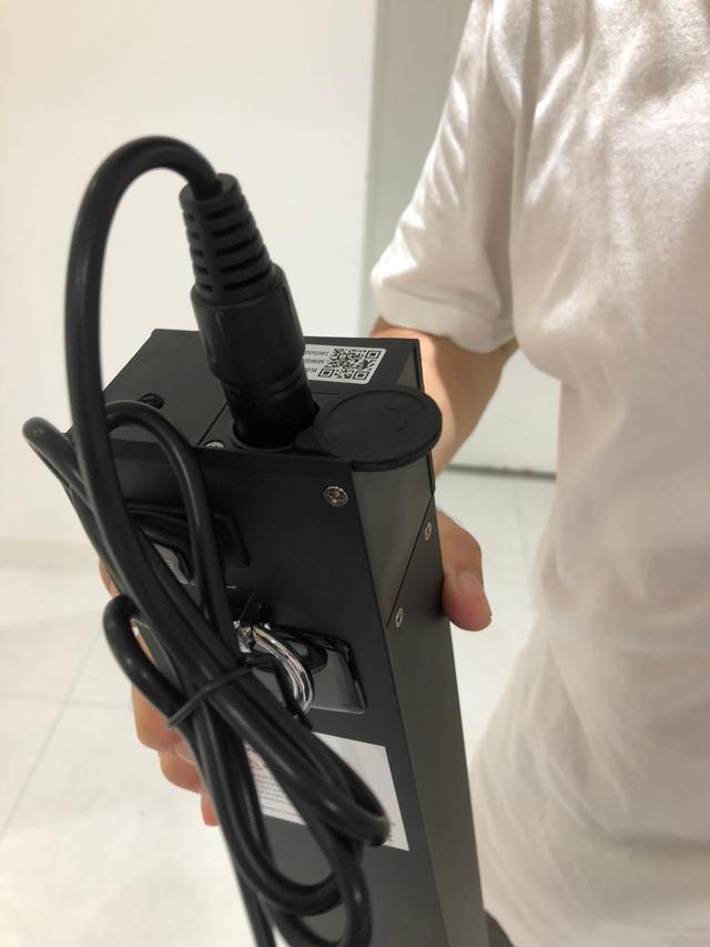 画像: バッテリー。大きい!重い!
