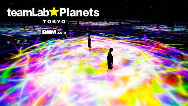 画像: 人と共に踊る鯉によって描かれる水面のドローイング planets.teamlab.art