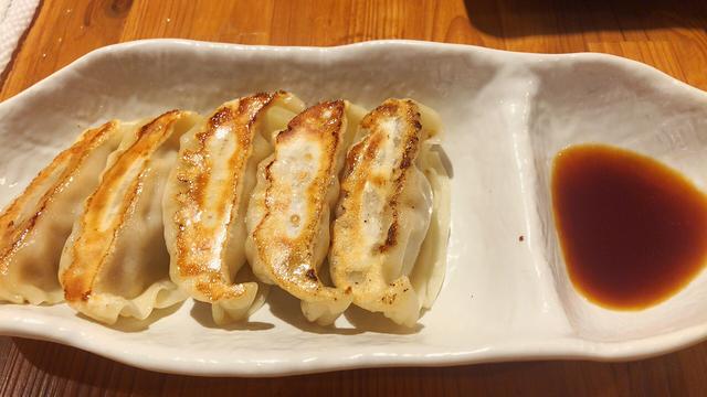 画像: アグー豚の餃子☆ジューシー。。お酒がすすむ。。