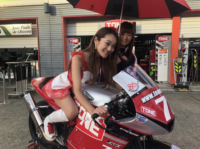 画像: 石井千優選手にレースクイーンしてもらったり 笑