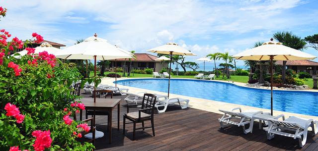 画像: ガーデンプール☆水深1.2Mなのでお子様やファミリー向けのプール resort-kohamajima.jp