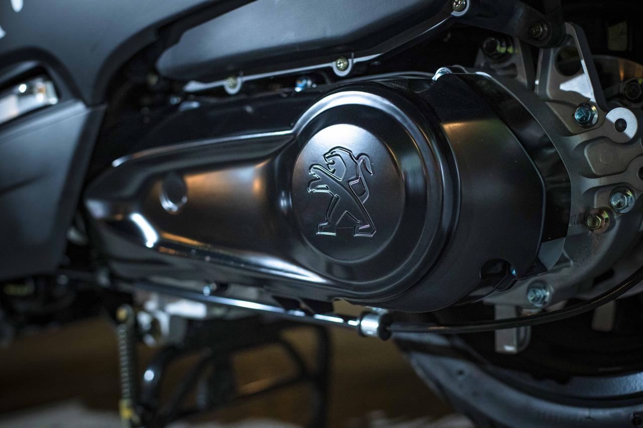 画像5: バイクは『黒』しか愛せない。台数限定のプジョーのコスパが高すぎる！ 【PEUGEOT/DJANGO（ジャンゴ）】