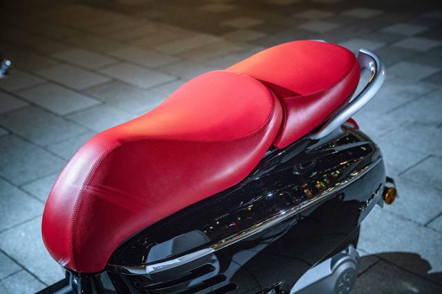 画像1: 125ccスクーターでいちばん『華』があるプジョーのジャンゴに……