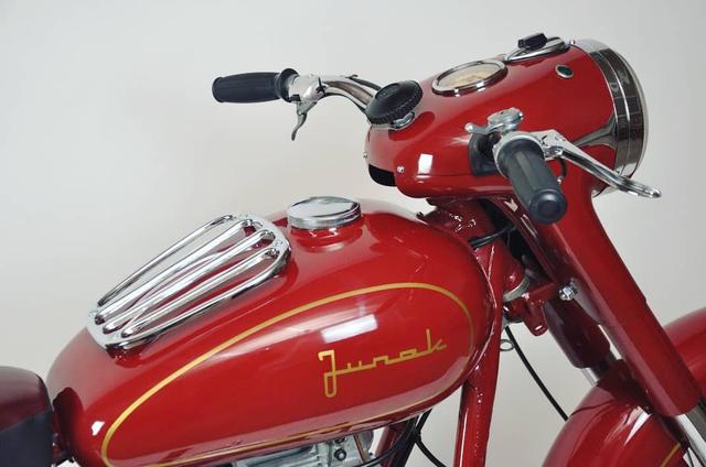 画像: Junakというポーランドのブランドらしいです。トーマス、知らなかったです恥 en.wikipedia.org