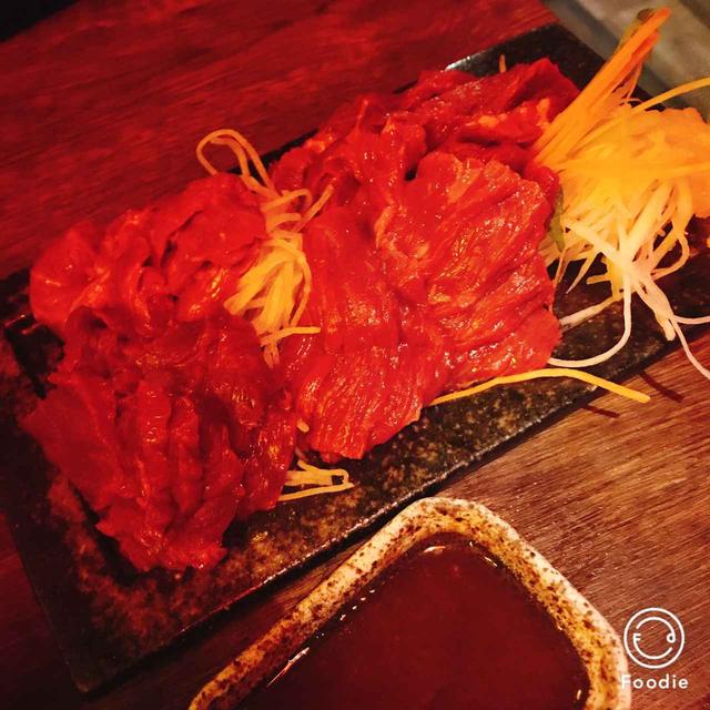 画像: 生肉好きがまず注文する馬刺しの4点盛り