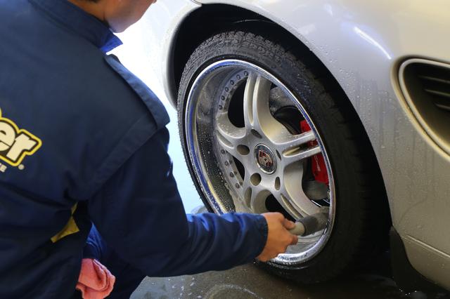 画像2: まずは洗車タイム