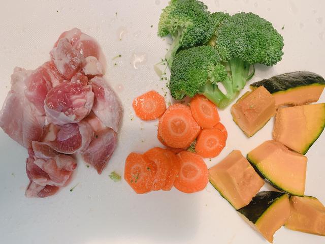 画像: 人参は薄めに切るのがおススメ!他の食材より固いので切り方良いバランスに。