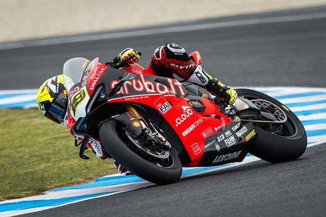 画像: レース1(写真)同様、圧勝でレース2を制覇しパーフェクトウィン達成したA.バウティスタ(ドゥカティ)。 www.facebook.com