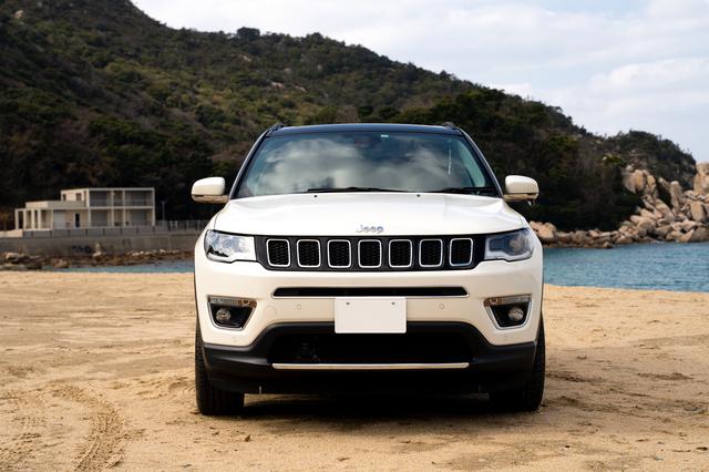 画像: 新型CompassのエクステリアにはJeep ®️ Grand Cherokeeを踏襲する伝統的なスタイリングと都会的でシャープなデザインが採用されている。
