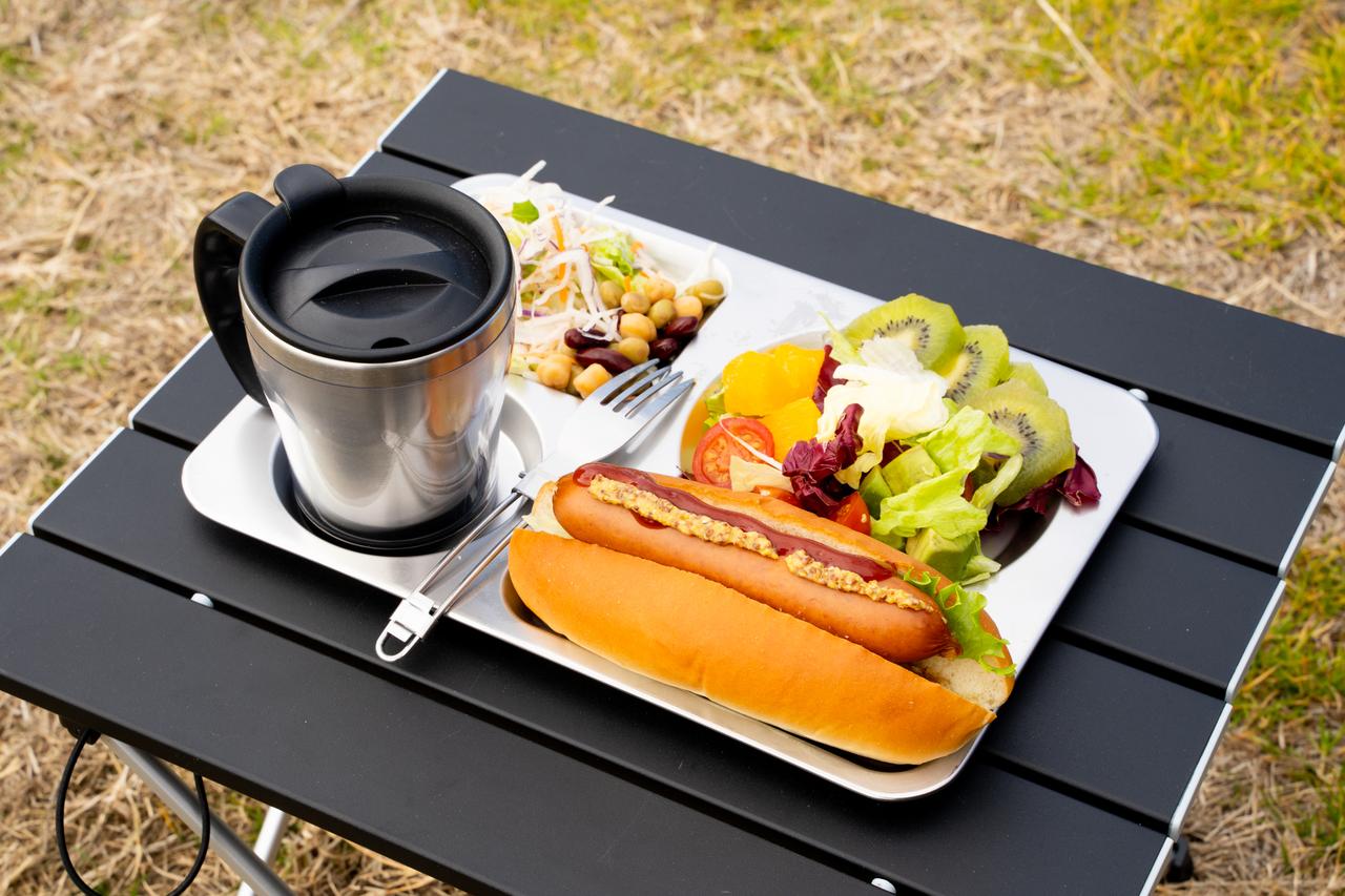 画像: 最近のお気に入りはホットドッグプレート。友人にも喜ばれる松永さん特製の得意メニューだ。