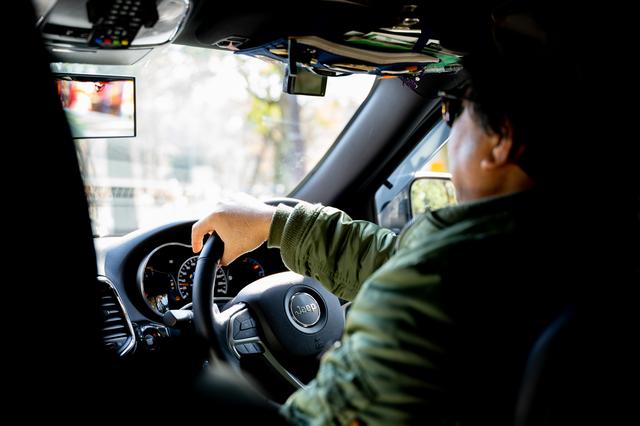 画像: 車高を自動調節できるGrand Cherokee Trailhawkなら、悪路であってもなんの問題もない。このクルマに乗っていると、つい冒険をしてしまいたくなる。