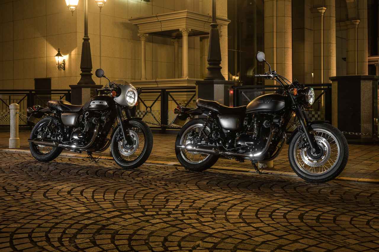 画像: W800 CAFE(左)/W800 STREET(右)