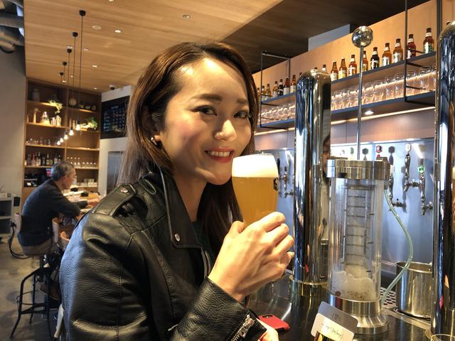 画像: ビールに夢中!