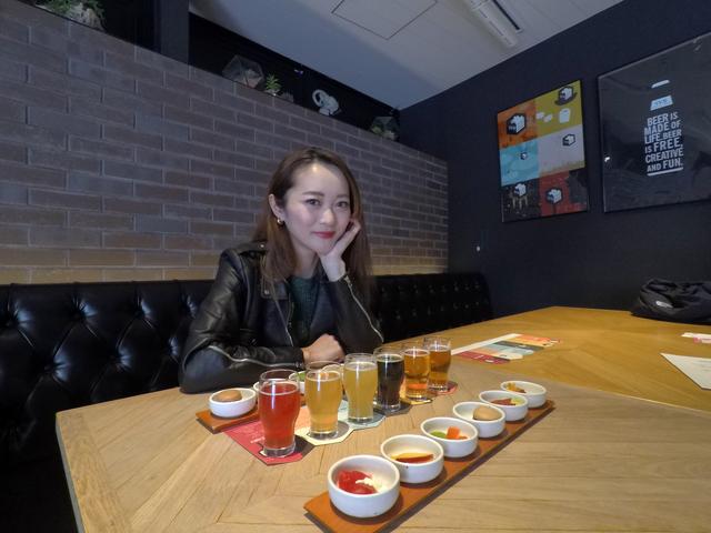 画像: 沢山のビールとつまみを目の前に顔が緩みます
