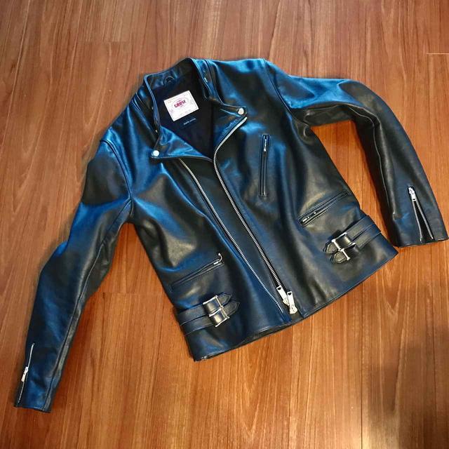 画像: NAVYカラーのJames Grose Kansan Jacket。普通は裏地はレッドだが、Josephの別注のためブラックにカスタマイズド。 lrnc.cc