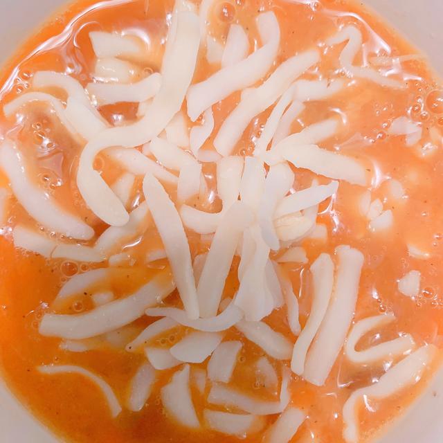 画像: 最後にチーズも!お好みの量で♩