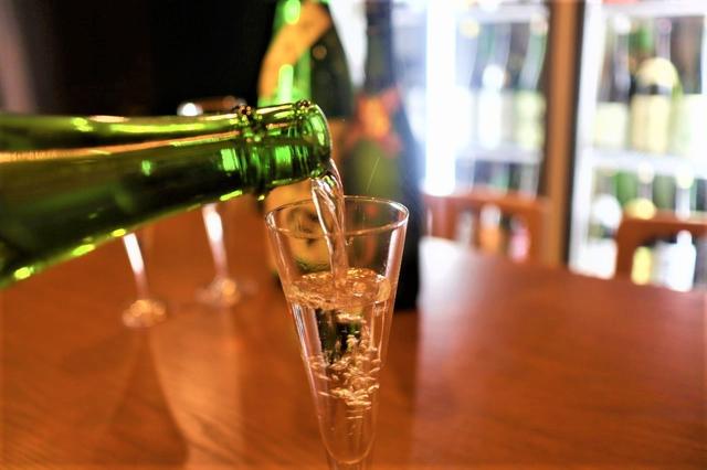 画像2: 厳選した50種類以上の日本酒を楽しめる☆