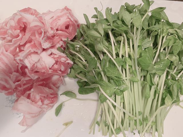 画像: 豚肉は切らなくてもOK!