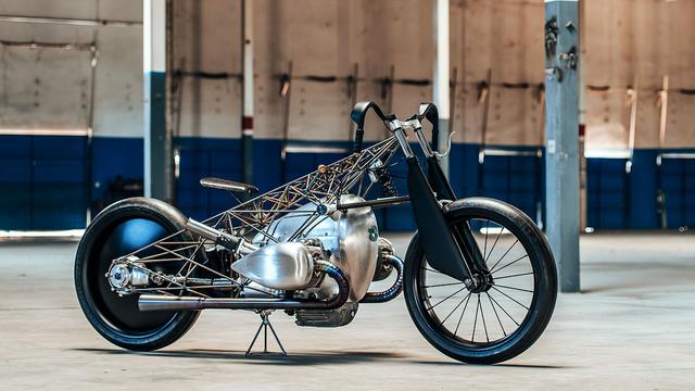 画像: 第2弾となったのは米テキサス州のリバイバル・サイクルズの作、"リバイバル・バードケージ"。その名のとおり、鳥かご=バードケージ構造のフレームがその最大の特徴です。 www.bmw-motorrad.jp