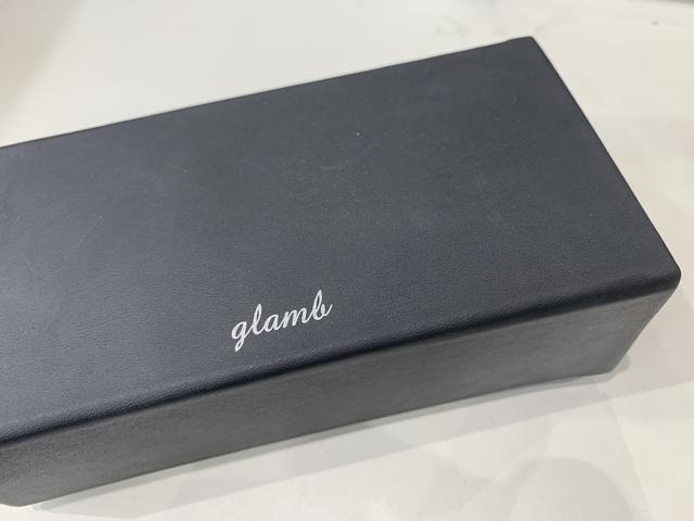 画像: 折り畳み式のメガネケースもオシャレ