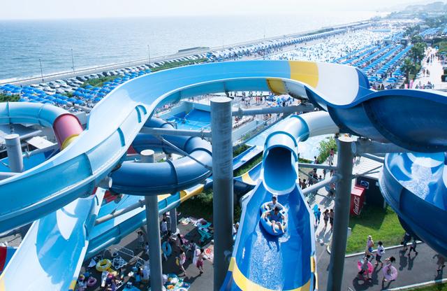 画像: ウォータースライダー OISO LONG BEACH 公式サイトより www2.princehotels.co.jp