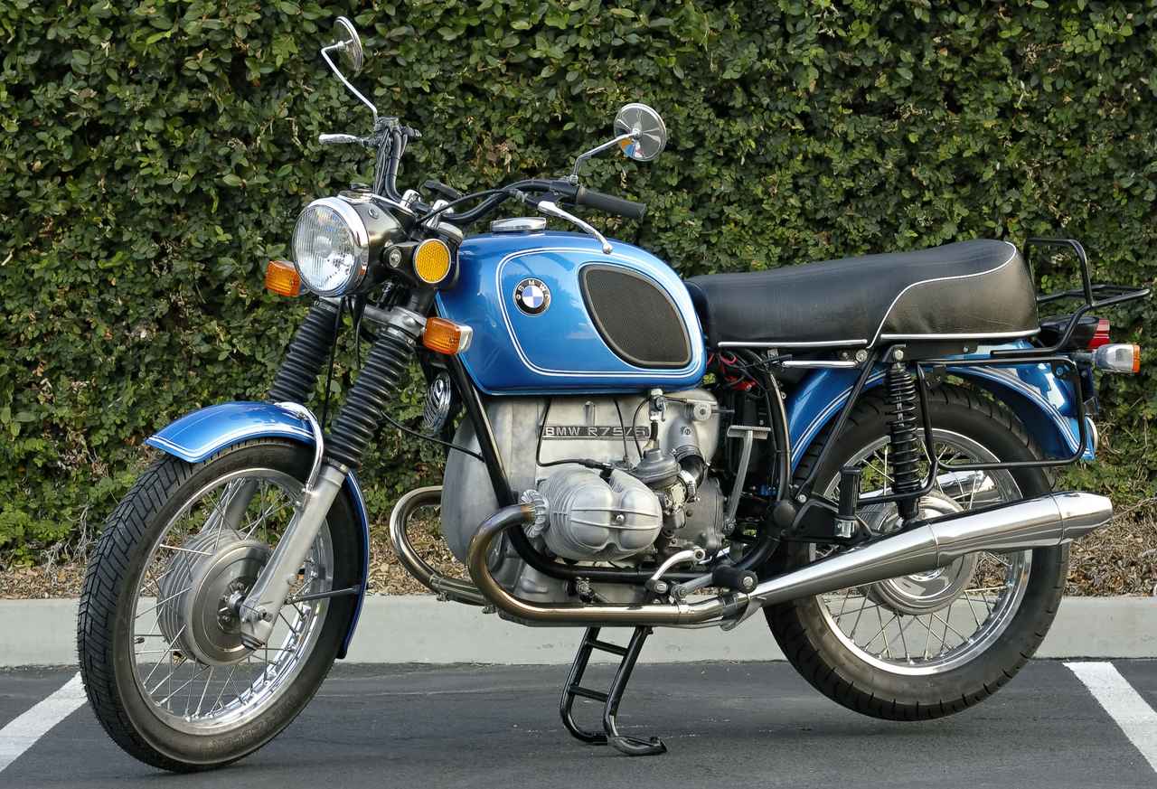 画像: こちらは/5シリーズの最終期の作、アメリカ向け1973年型のBMW R75/5(空冷4ストローク水平対向2気筒OHV2バルブ・750cc)のロングホイールベースモデルです。 penforhire.wordpress.com