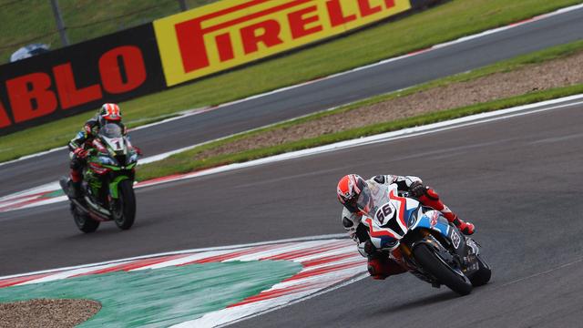 画像: キャリア通算49度目のスーパーポール制覇を果たしたT.サイクス(BMW)。 www.worldsbk.com