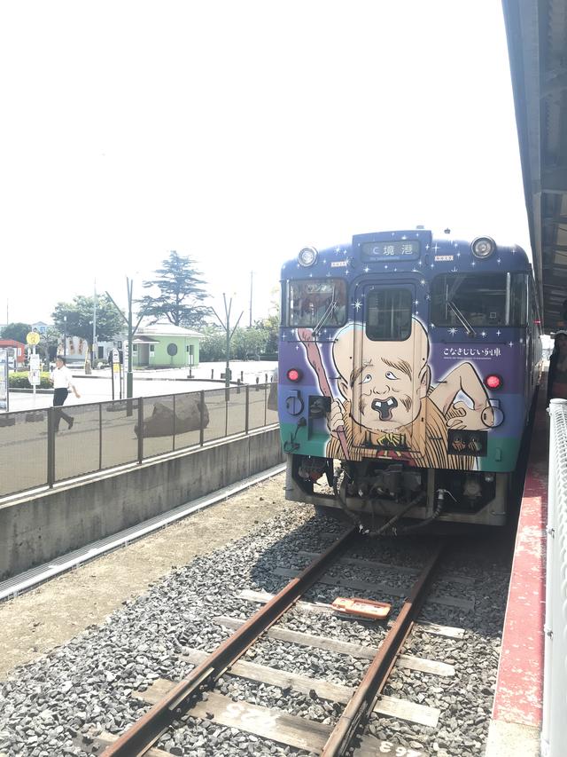 画像: 米子空港駅から境港駅まではJRで16分ほどですが、本数が少ないので乗車がギリギリに間に合って焦りました(苦笑)。もっとも、空港から「DBSクルーズフェリー」ターミナルまでタクシーを使っても、10数分・7kmくらいです。