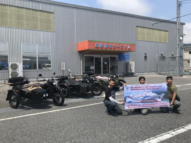 画像: 今回の「ウラル・ロシア・ライド」には、2輪駆動のギア アップ系ウラルサイドカー3台が参加。左からウラル・ジャパンCEOのブラドさん、神奈川県横浜市から参加の堀田圭亮さん、そしてウラル・ジャパンのスタッフながら、プライベートで参加の堀内将さん。