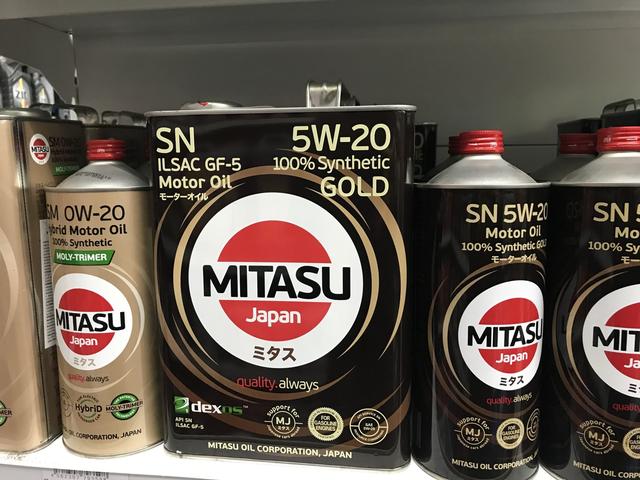 画像: ウインカーリレーを探し求めて行ったウラジオストク市内の2輪用品店にて、オイルコーナーで見た「ミタス」というブランドの製品。高品質の証・・・として日本語表記したパッケージを見るのは、沿海地方に限らず世界的なトレンドですが・・・。