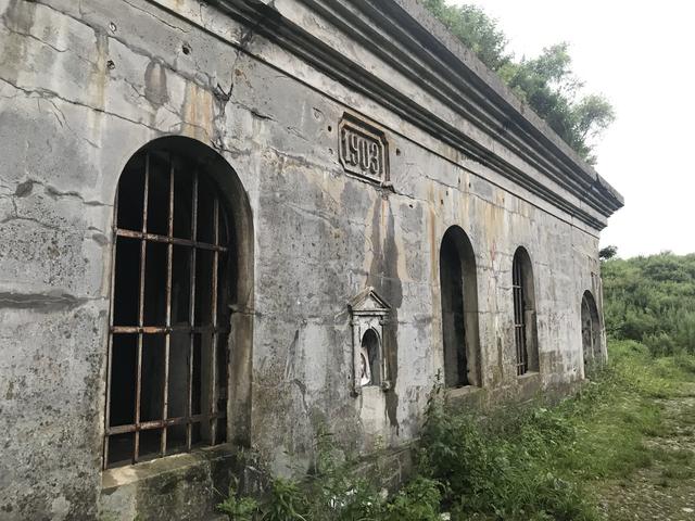 画像: ルースキー島の要塞見学で訪れたこちらの要塞は、1903年に建築されたものです・・・。