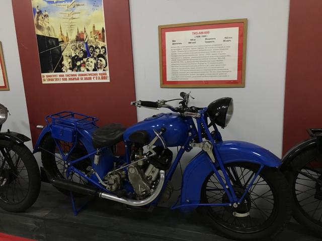 画像: TIZ-AM-600 (1936-1943年)も、M-72が主流になる前の時代に軍用車として重宝されたソ連製品です。タガンログ工具工場=TIZで生産されたこのモデルは、1930年に入手したBSAスローパーを参考に開発されたモデルで、596cc単気筒エンジンから16.5馬力の最高出力を得ていました。なお軍用車のほか、少数は白バイ用にも使われたそうです。